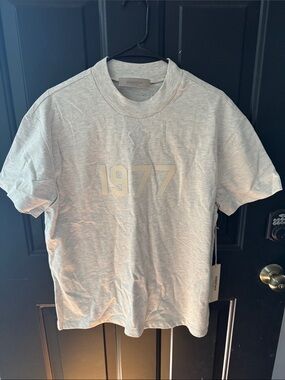 Essentials 1977 Graphic Crewneck T-Shirt - Light Gray brand new with tags